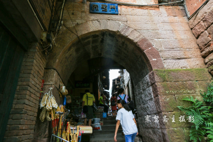 九龙城寨，香港历史的活化石，探寻这座独特城市的秘密角落，香港九龙城寨，活化石中的城市秘密角落