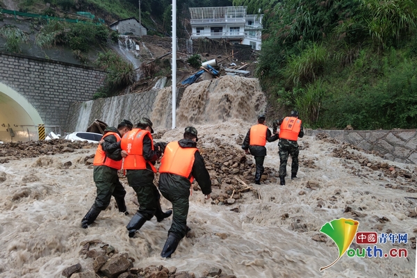 莫埌村坠机地点最新新闻报道，莫埌村坠机地点最新消息，紧急救援进行中