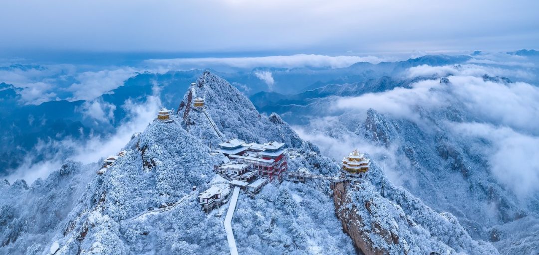 庐山一月初下雪的奇幻景象，探索2025年的雪域仙境，庐山雪域仙境，一月初的奇幻雪景探索之旅，展望2025年的雪域仙境