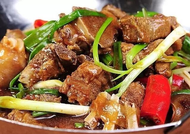 坐拥1600万粉丝：网红“潘宏爱玩狗”不反对吃狗肉