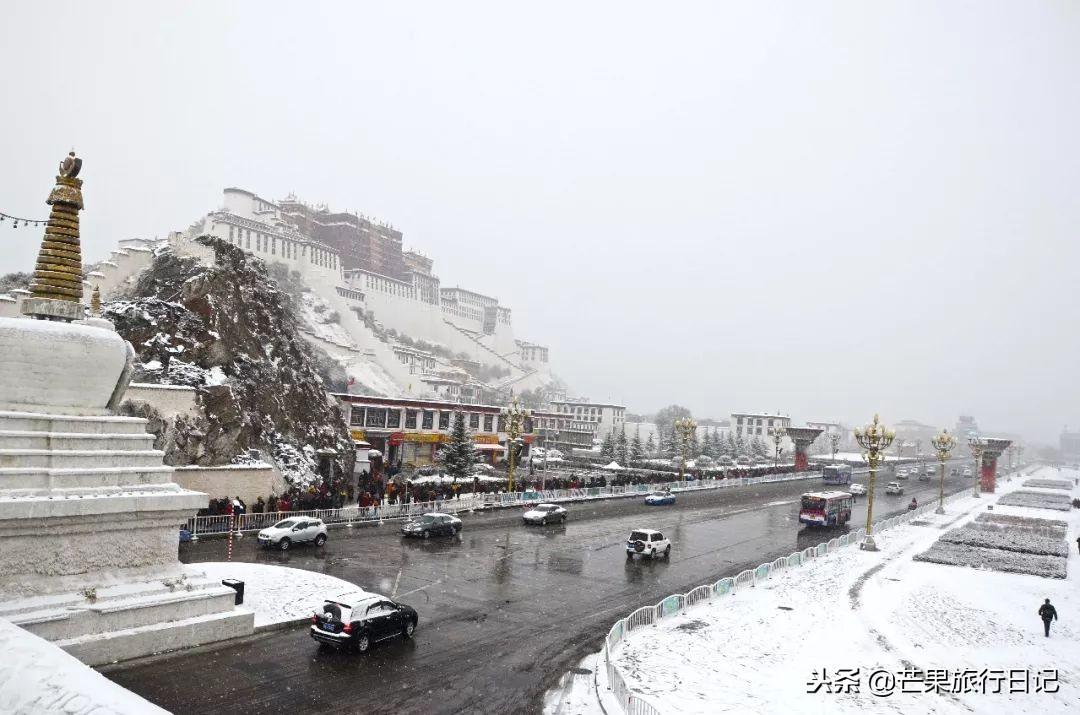 拉萨下雪最新新闻，雪域高原的冬日美景与独特气象，拉萨雪域高原冬日美景与独特气象新闻纪实