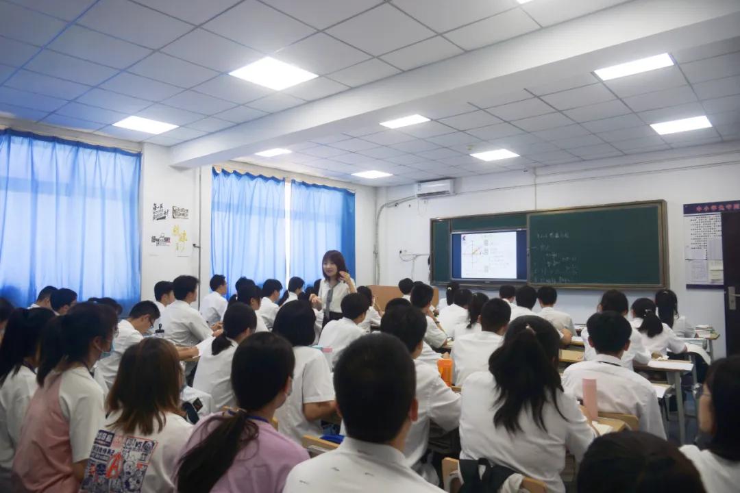 思源中学最新视频新闻报道，展现学校风采与学子风采，思源中学风采展示，最新视频新闻报道揭示学校与学子魅力